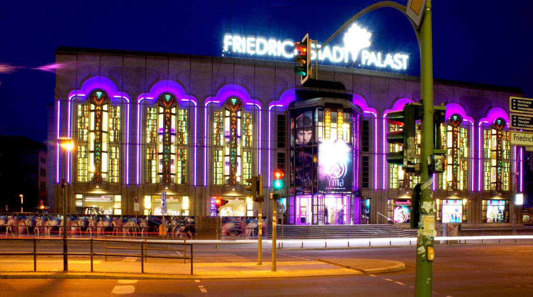 Friedrichstadtpalast_at_night_01